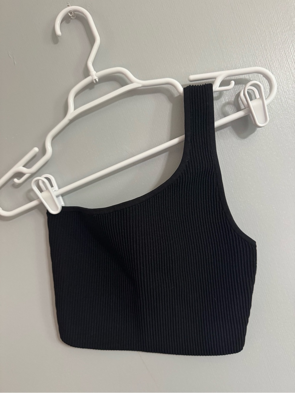 Aritzia Babaton One Shoulder Ribbed Crop Black Top Size Medium